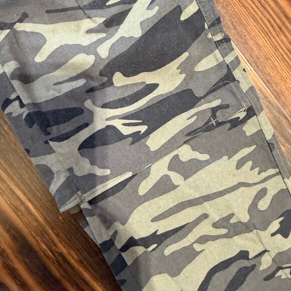 Columbia Women’s Omni-Shield Hiking Pants Size 10 & 32” length - Picture 4 of 9